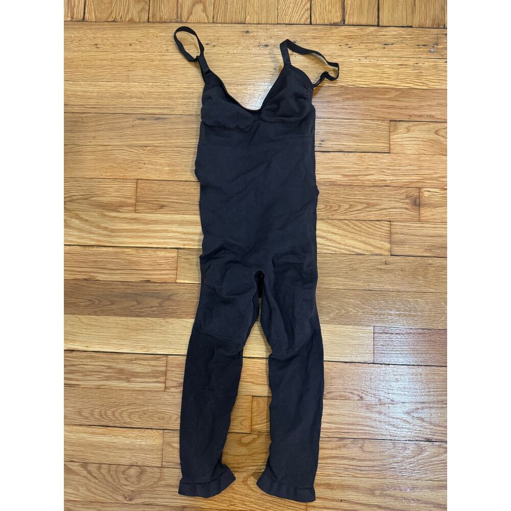Skims size s/m Black Sculpt Shapewear Sculpting Bodysuit small/ medium NWOT - Picture 3 of 12
